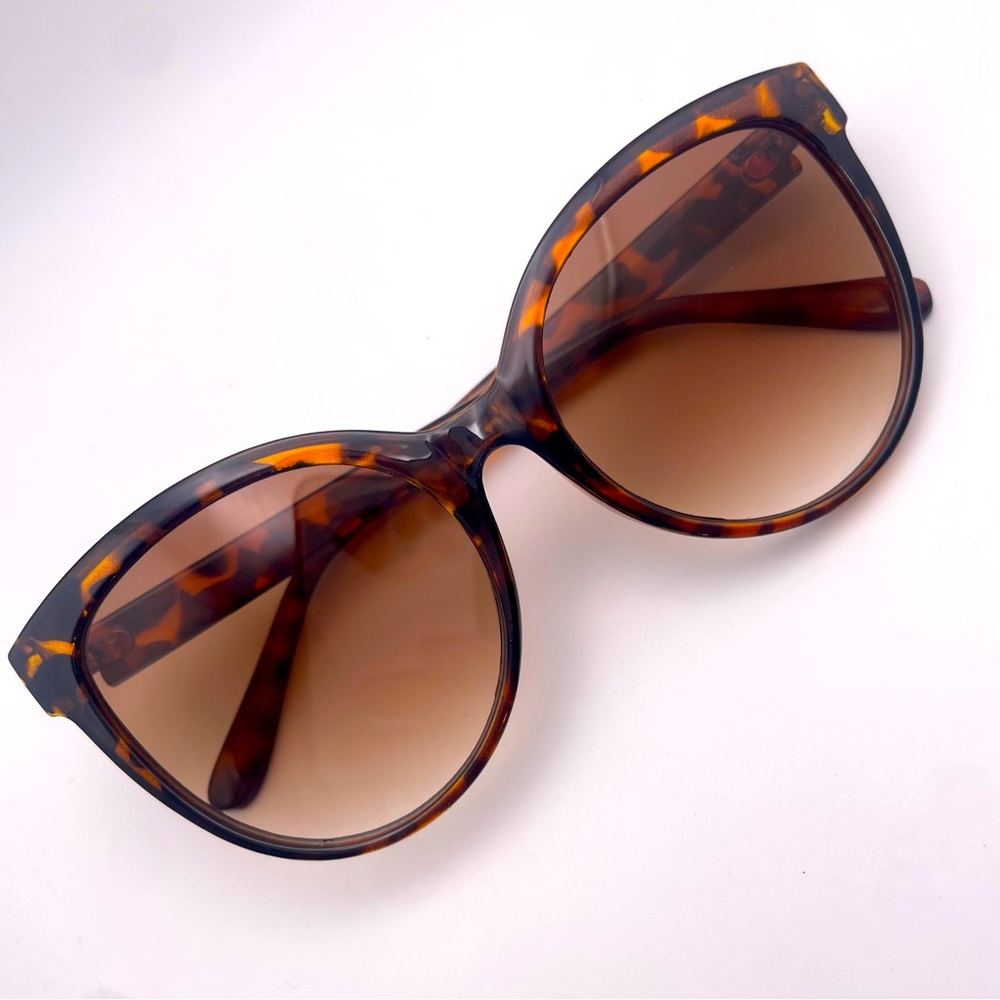 CATEYE SUNGLASSES | Black & Brown Tortoise Shell (Brand New!) ❤️